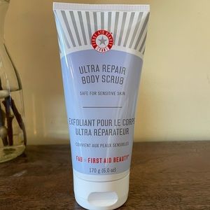 First Aid Beauty Ultra Repair Body Scrub - NEW